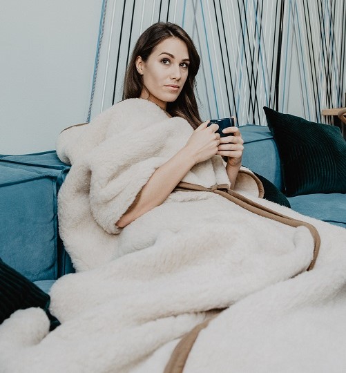 Merino Wool TV Blanket with Zipper and sleeves 100% Warm Soft WOOLMARK